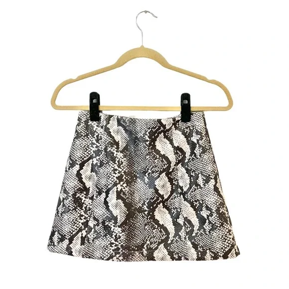 Urban Outfitters Womens Snake Skin Print XS Mini Skirt EUC - Picture 2 of 3
